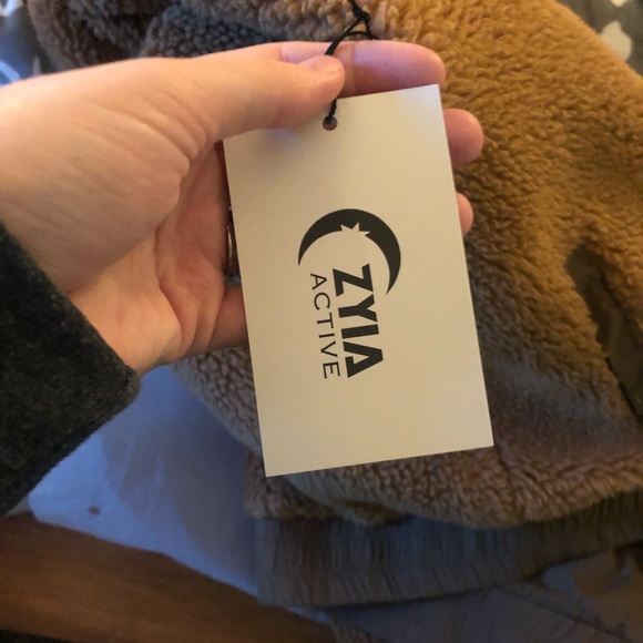 NEW Zyia Camel Sierra Fleece Sherpa Reversible Jacket - Picture 6 of 6